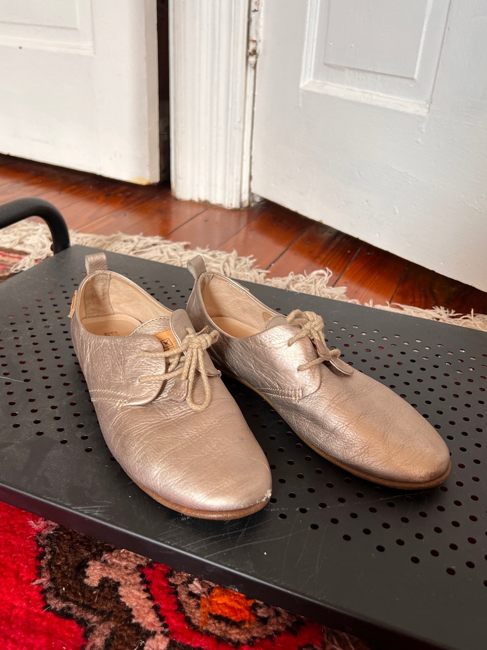 Pikolinos Soft Metallic Gold Leather Lace-Up Oxfords